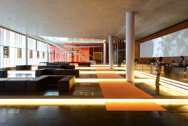 Kunstcluster. Maderas americanas para un teatro-auditorio en Nieuwegein (Países Bajos)