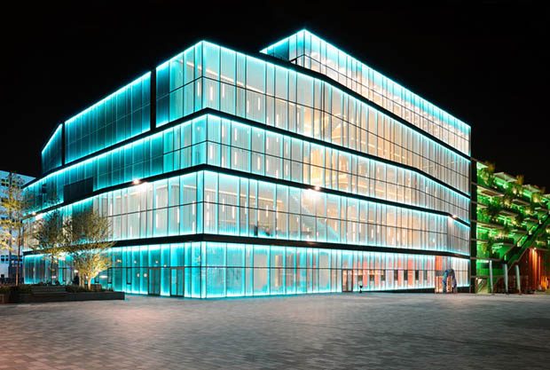 Kunstcluster. Maderas americanas para un teatro-auditorio en Nieuwegein (Países Bajos)