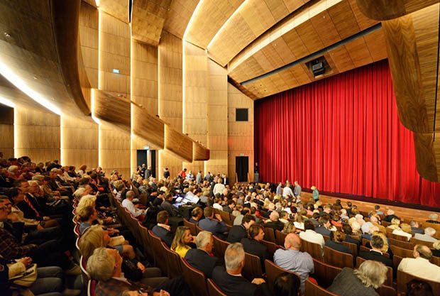 Kunstcluster. Maderas americanas para un teatro-auditorio en Nieuwegein (Países Bajos)