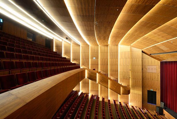 Kunstcluster. Maderas americanas para un teatro-auditorio en Nieuwegein (Países Bajos)