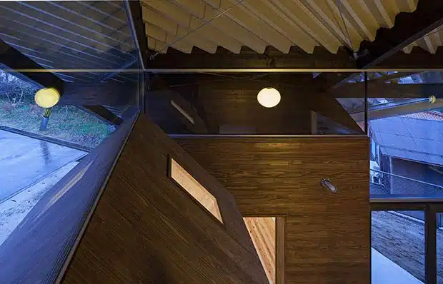 Interior de la rain shelter house, Casa en Japón. ROOM Diseño