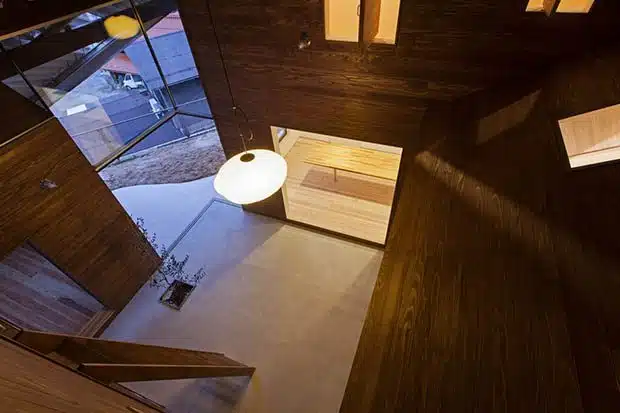 interior de la rain shelter house, Casa en Japón. ROOM Diseño