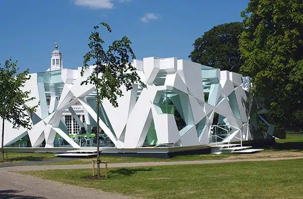 Serpentine Gallery Pavilion.  2002, Londres. Arquitecto japonés Toyo Ito