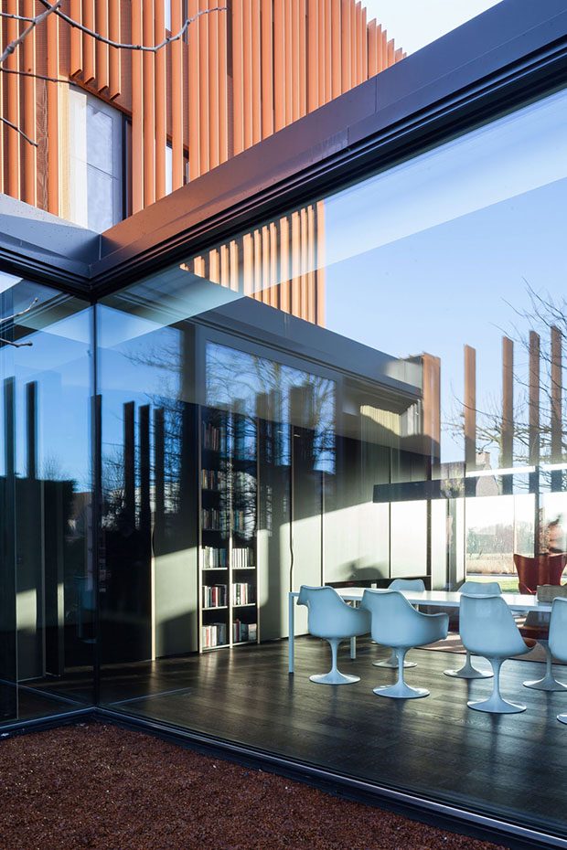 The Corten House. Acero corten para una vivienda unifamiliar por el Estudio DMOA ARCHITECTENS