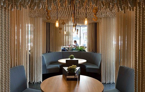 Restaurante Odessa, Kiev. 30km de cuerda por YOD Design Lab