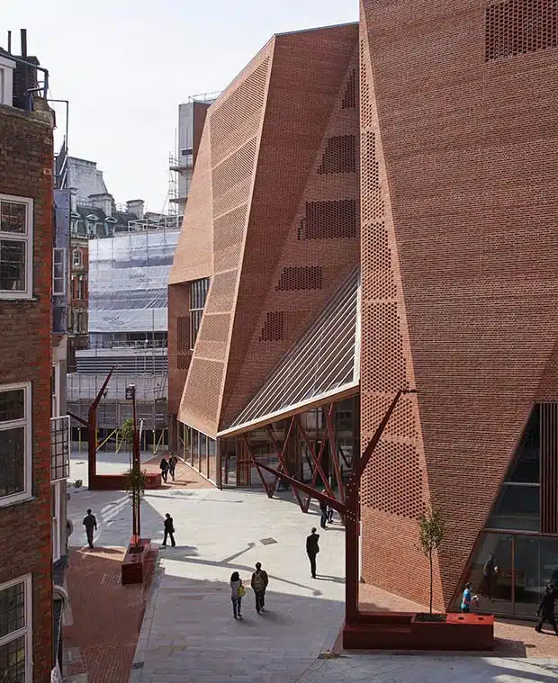 Saw Swee Hock Student Centre, London School of Economics de O’Donnell + Tuomey. Foto: Dennis Gilbert