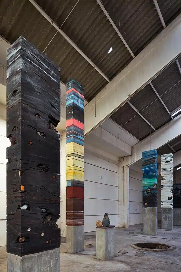 La transformación del paisaje según Adrián Villar Rojas. Bienal de Sharjah. Emiratos Árabes