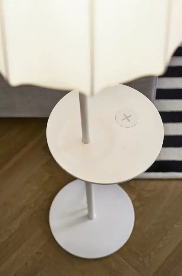 Ikea lanza un mobiliario con sistema de recarga inalámbrica para móviles