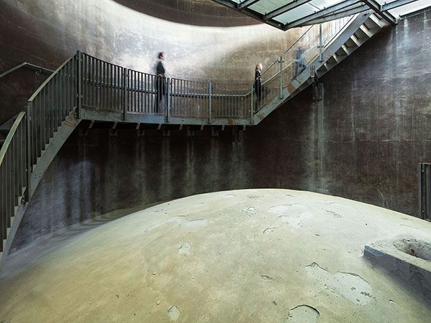 Intervención en la Dutch Water Tower de Zecc Architecten