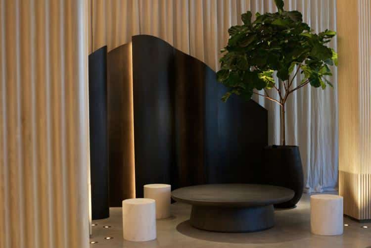 Este hotel renovado en el soho de nueva york tiene un estilo nordico y escandinavo 