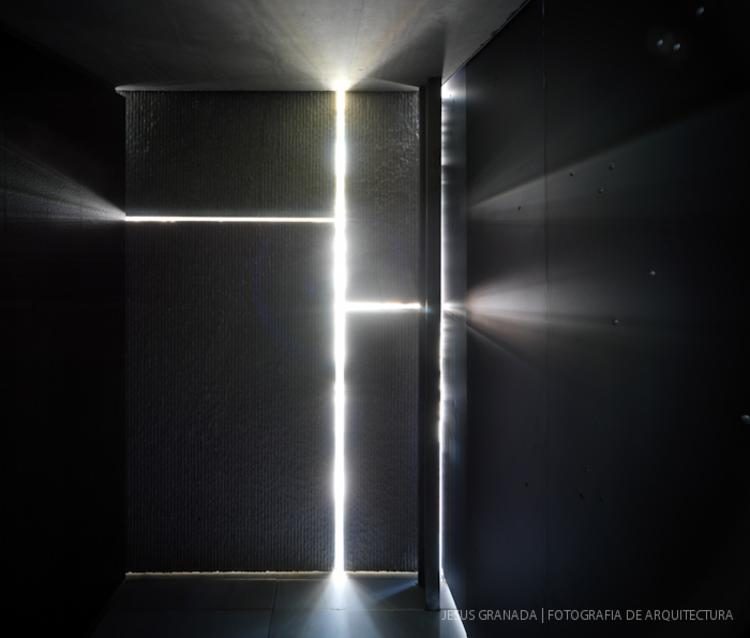 Panteón de granito desarrollado por W+G Arquitectos para la familia legerén