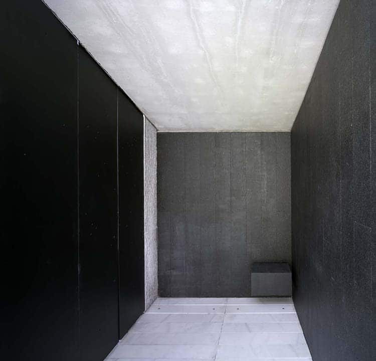 Panteón de granito desarrollado por W+G Arquitectos para la familia legerén