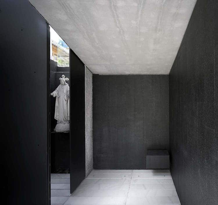Panteón de granito desarrollado por W+G Arquitectos para la familia legerén