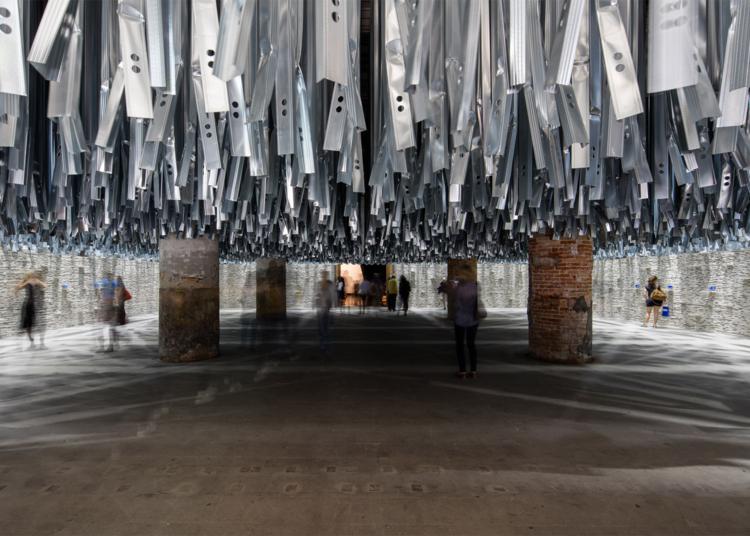 aravena crea una entrada reciclada para la bienal de venecia