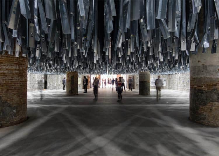 aravena crea una entrada reciclada para la bienal de venecia