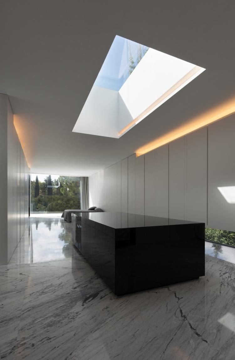 La casa de aluminio de Fran Silvestre se ha construido en la periferia Madrid