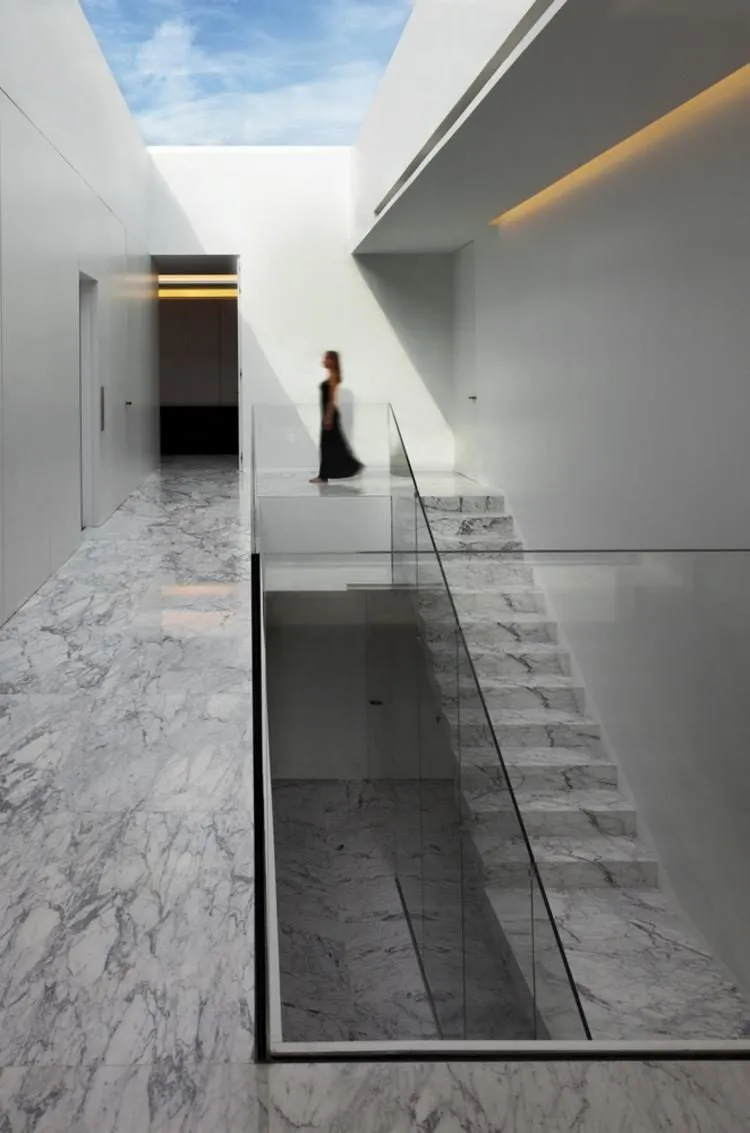 La casa de aluminio de Fran Silvestre se ha construido en la periferia Madrid