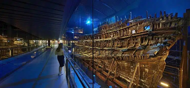 Mary Rose Museum. Perkins+Will. Premios Inside World Interior of the Year