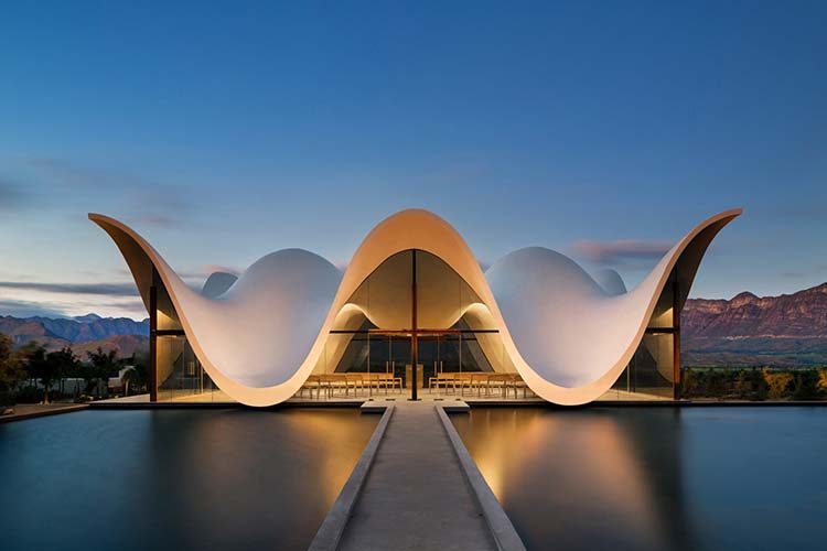 Arcaid Images Architectural Photography Awards. La mejor fotografía de arquitectura de 2017. Bosjes Chapel. Ciudad del Cabo. Sudáfrica. Steyn Studio. Foto: Adam Letch