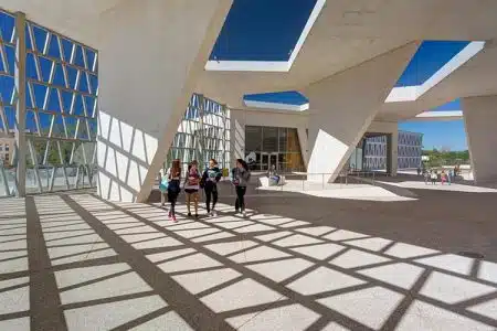 Nueva arquitectura de escuelas y centros educativos. Colegio Alemán. Gruentuch Ernst Architects. Madrid