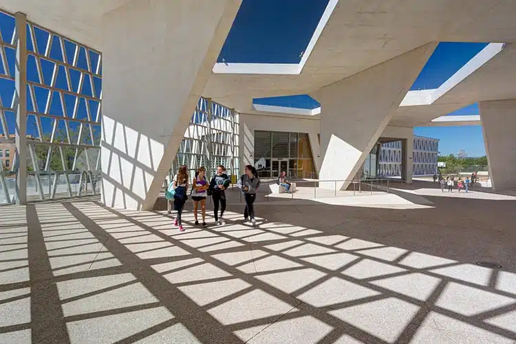 Nueva arquitectura de escuelas y centros educativos. Colegio Alemán. Gruentuch Ernst Architects. Madrid