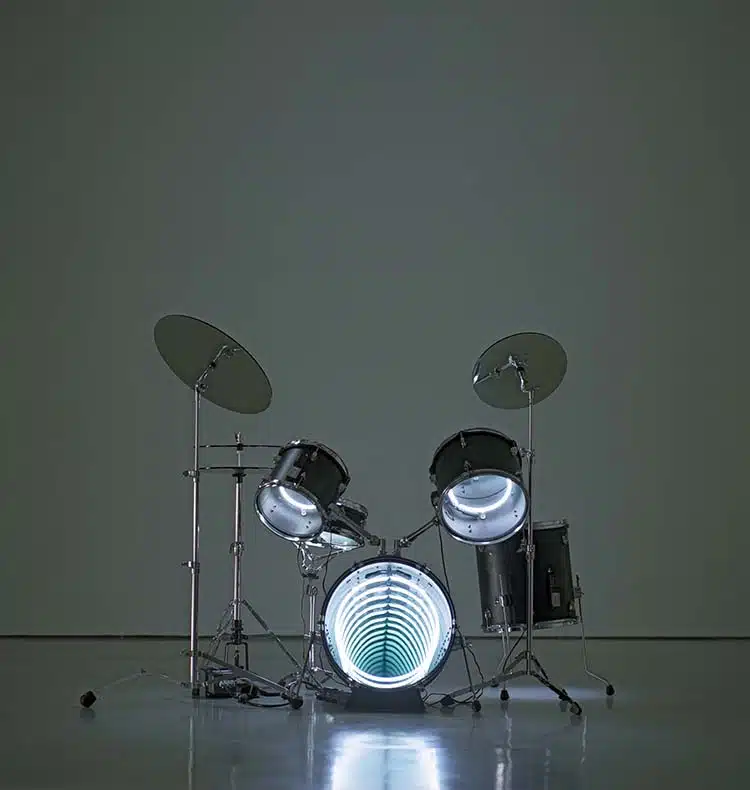 Iván Navarro. Arte crítico. Drum. 2013. Foto: B.Huet-Tutti