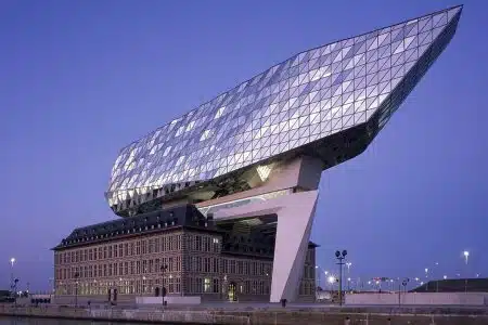 Oficinas portuarias de Amberes. Zaha Hadid Architects