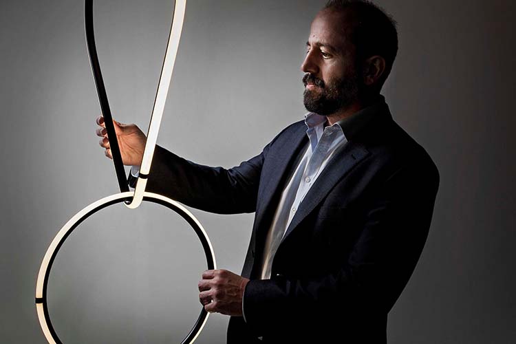 Anastassiades firma el showroom de FLOS en la Milan Design Week