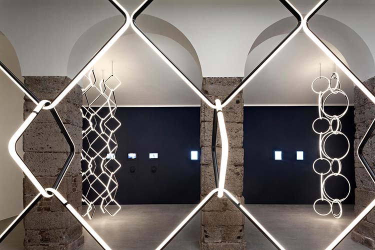 Anastassiades firma el showroom de FLOS en la Milan Design Week