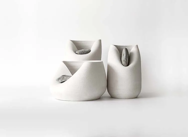 Vaso con piedra. Martín Azúa. Diseños inspirados en la naturaleza