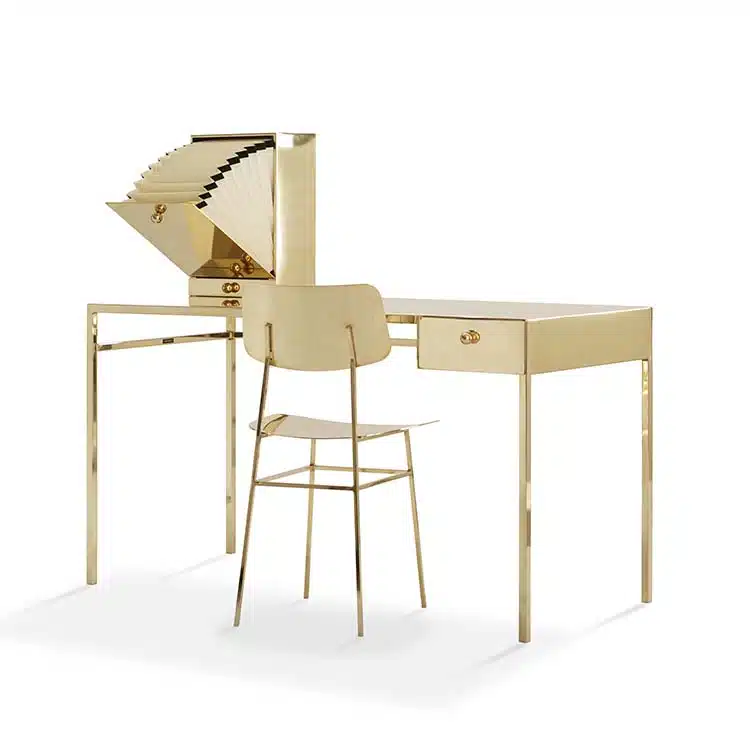 Nika Zupanc. Mujer diseñadora. Naked Desk. Rossana Orlandi 2015 Miami Chair. Ghidini 1961.