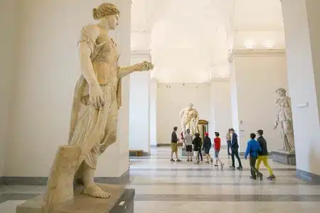 Sala Farnesio del Museo Arqueológico Nacional de Nápoles. Campania. Los nuevos centros culturales en Nápoles