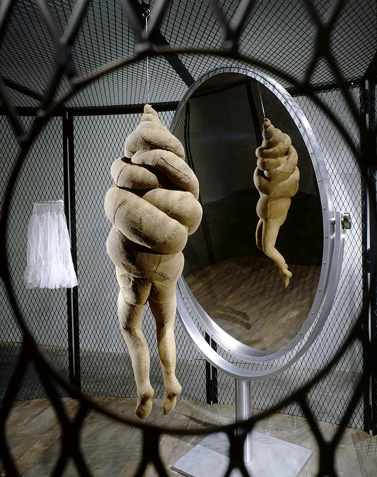 Nacho Carbonell escribe sobre la Lámpara de Jean Prouvé y Celda XXVI de Louise Bourgeois