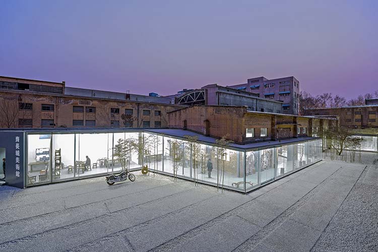 Zi Bo The Great Wall Museum of Fine Art. Estudio de arquitectura chino Archstudio. Interiores de madera