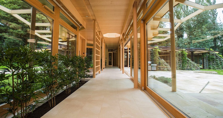 Interiorismo zen de Porcelanosa en South Hertfordshire