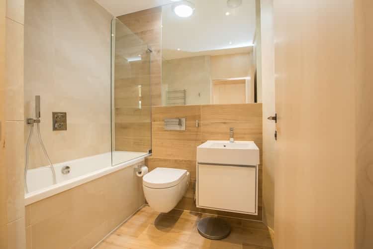 Interiorismo zen de Porcelanosa en South Hertfordshire