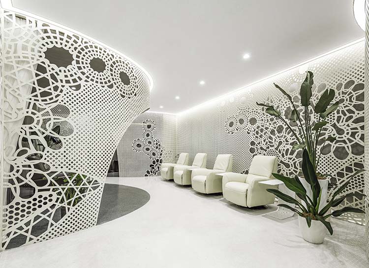 Lily Nails Salon. Blue Harbor Store.Estudio de arquitectura chino Archstudio. Interiores de madera