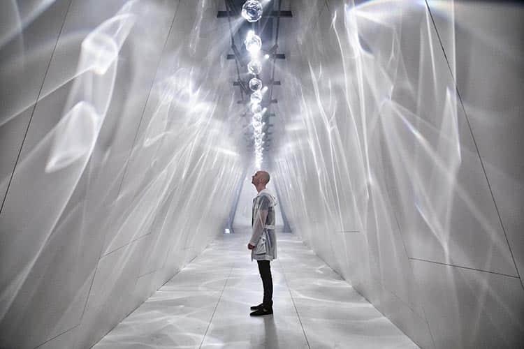 Raytrace. Diseñador británico Benjamin Hubert y Dekton Cosentino en Fuorisalone de Milan Design Week