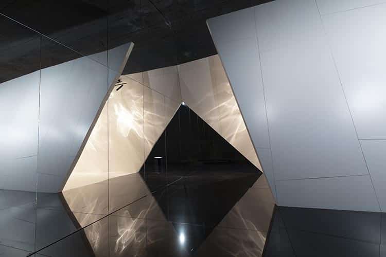 Raytrace. Diseñador británico Benjamin Hubert y Dekton Cosentino en Fuorisalone de Milan Design Week