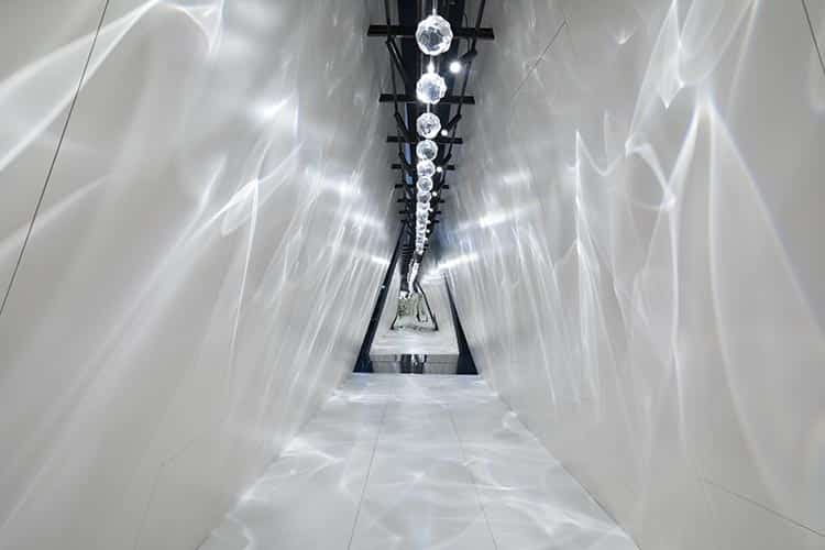 Raytrace. Diseñador británico Benjamin Hubert y Dekton Cosentino en Fuorisalone de Milan Design Week
