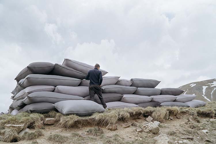 Stéphanie Marin. Barricade. Instalación artística.