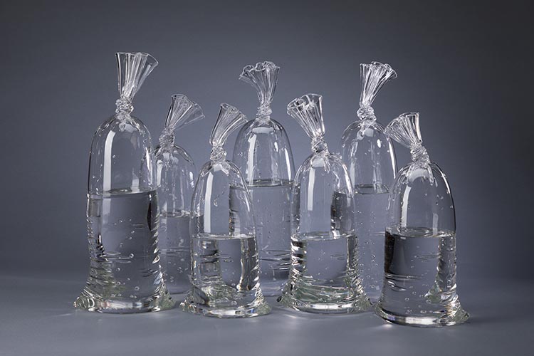Water Bags-Dylan Martínez. esculturas de vidrio