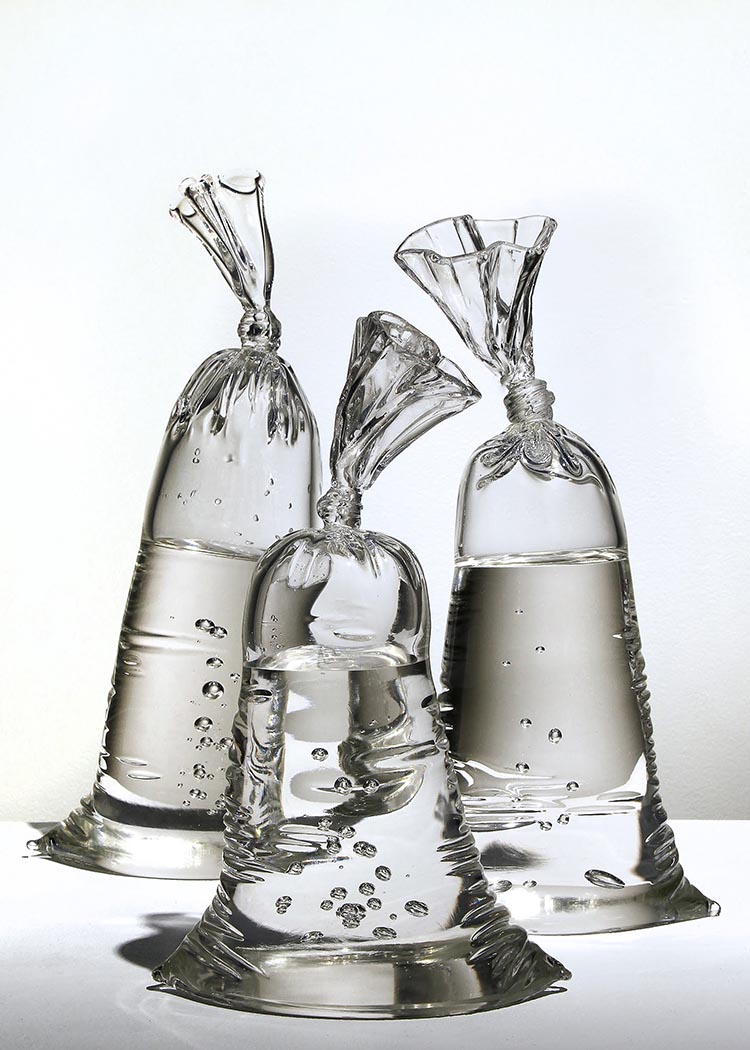 Water Bags. Dylan Martínez. esculturas de vidrio