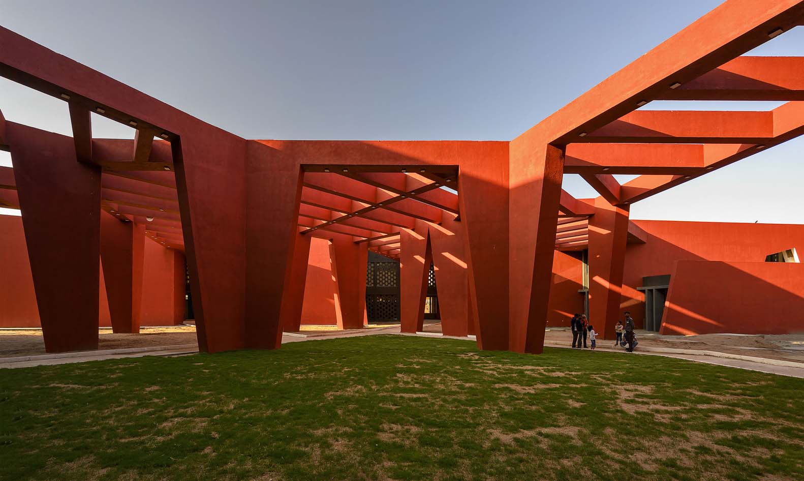Sanjay Puri Architects. Arquitectura india.  escuela en Rajahstan