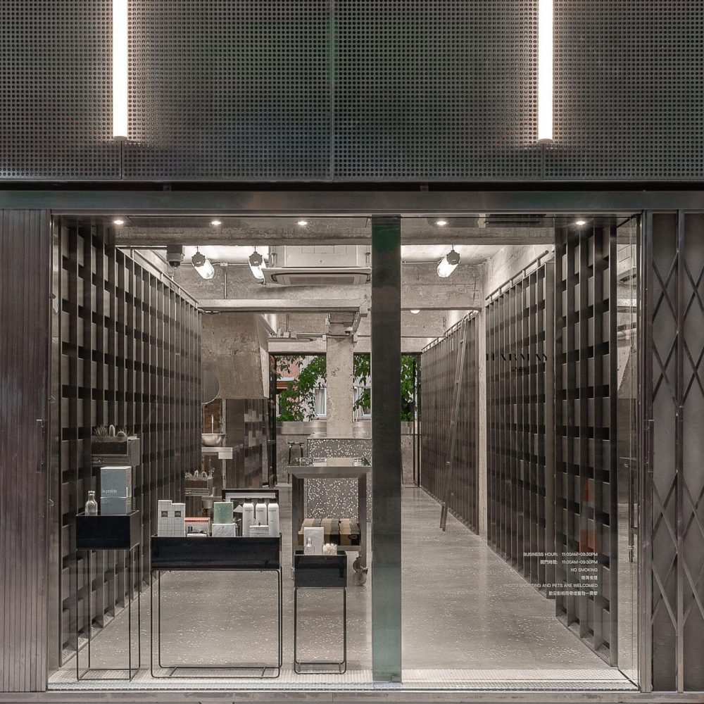 Interiorismo brutalista. Tienda de cosméticos Harmay en Hong Kong. AIM