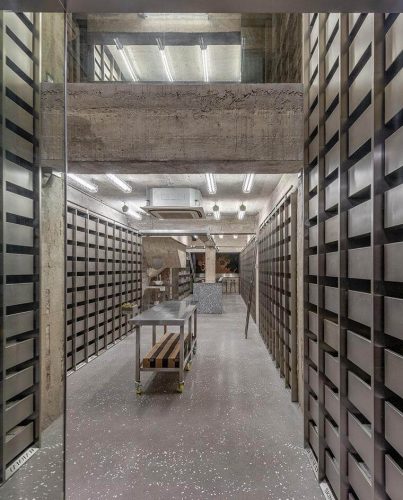 Interiorismo brutalista. Harmay en Hong Kong. AIM
