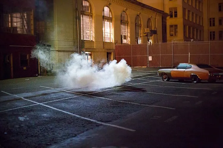 Filippo Minelli. Fotografía, escenografía y esculturas de humo