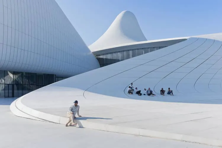 Heydar Aliyev Centre. Baku, Azerbaijan. Zaha Hadid Architects. fotografía de arquitectura Foto: Iwan Baan