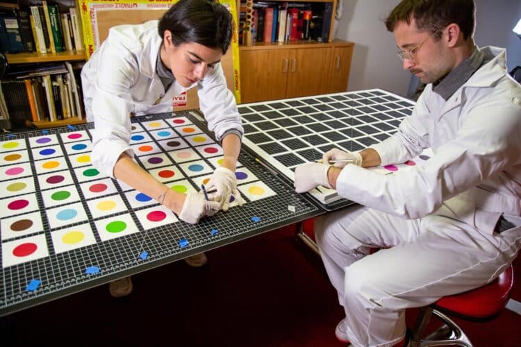 Damien Hirst Y MSCHF. 88 Holes