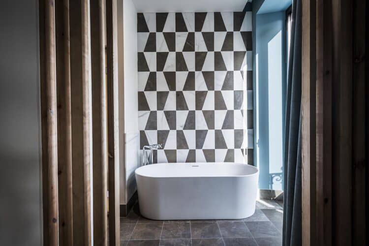 Laufen en el Hotel Casa de Indias de Sevilla. minimalismo suizo